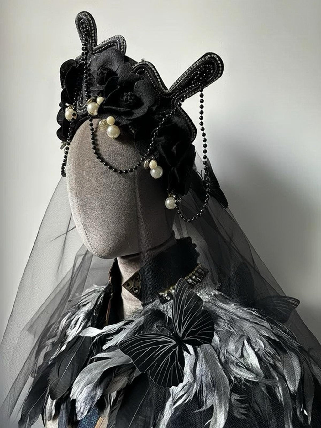 Gothic Lolita Baroque Tiara Headpiece, Black Floral Crown with Cross Detail, Handmade Pearl Beaded Headdress, Dark Fantasy Cosplay