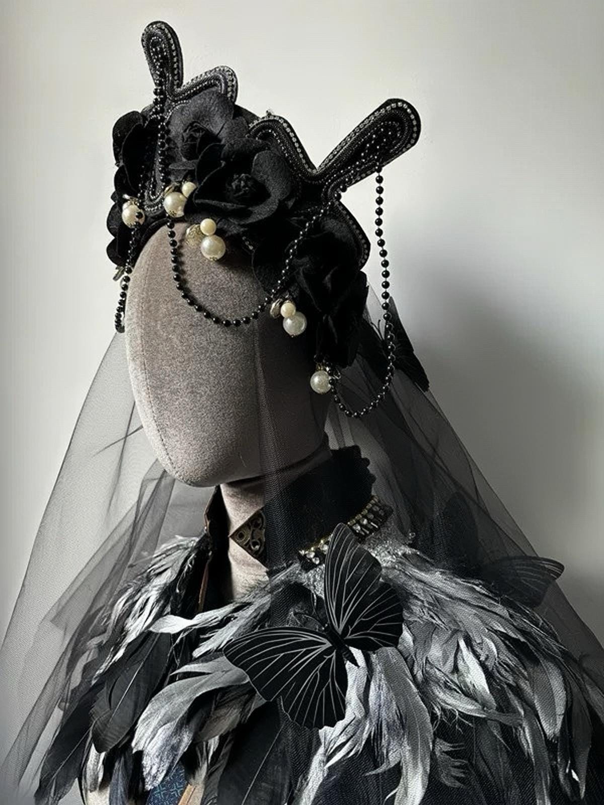 Gothic Lolita Baroque Tiara Headpiece, Black Floral Crown with Cross Detail, Handmade Pearl Beaded Headdress, Dark Fantasy Cosplay