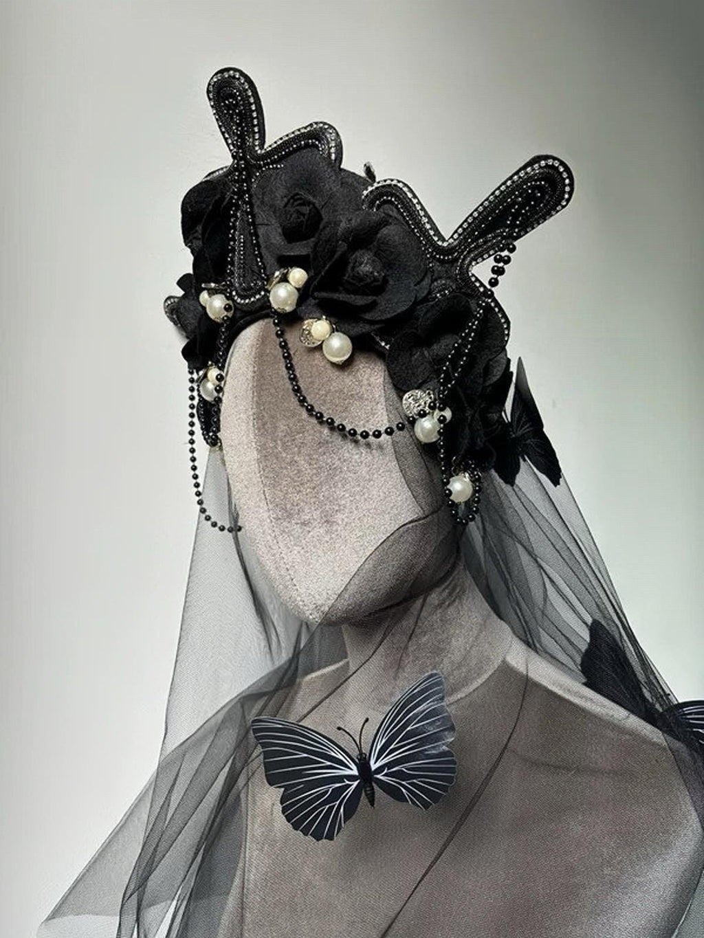 Gothic Lolita Baroque Tiara Headpiece, Black Floral Crown with Cross Detail, Handmade Pearl Beaded Headdress, Dark Fantasy Cosplay