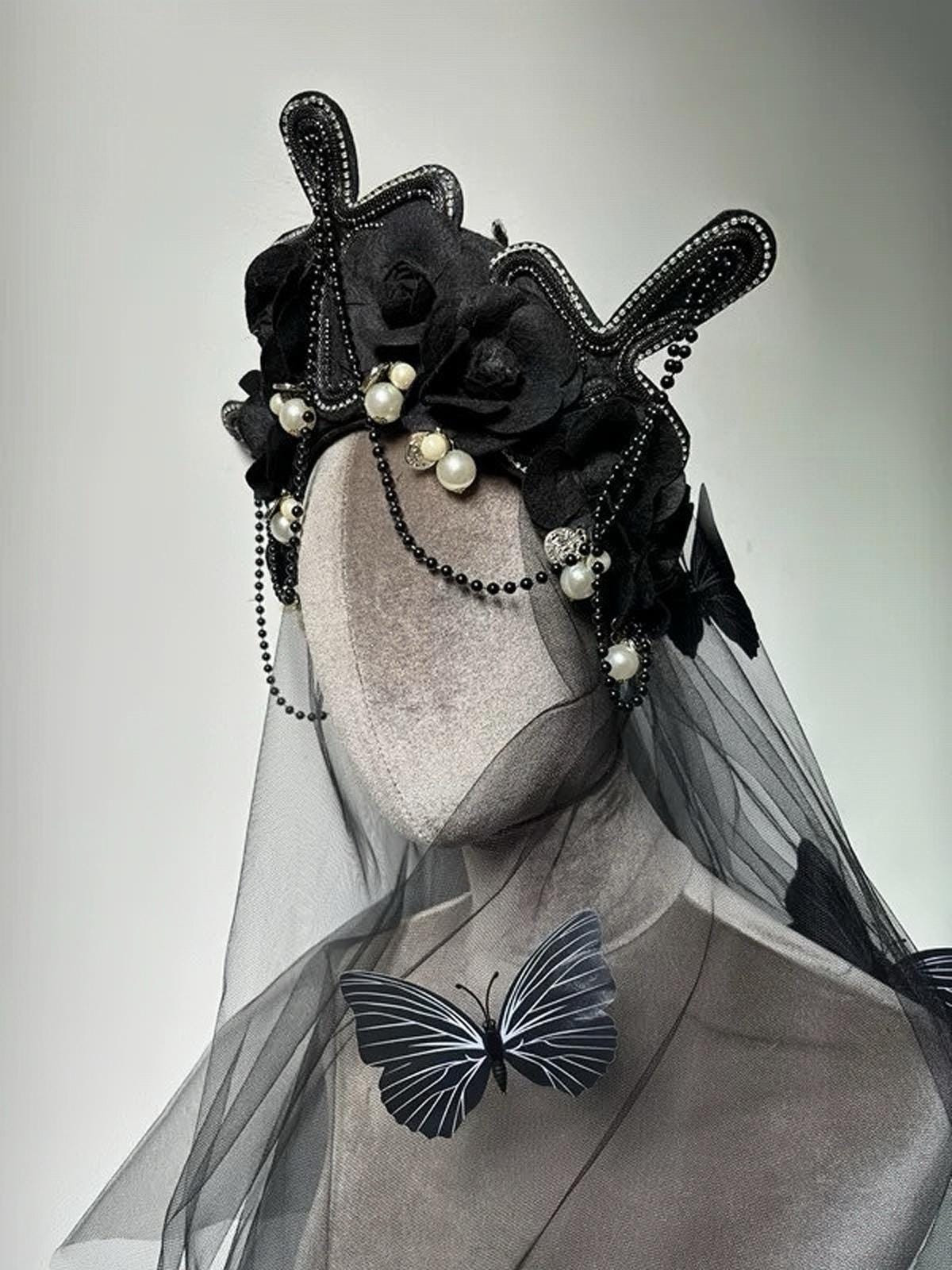 Gothic Lolita Baroque Tiara Headpiece, Black Floral Crown with Cross Detail, Handmade Pearl Beaded Headdress, Dark Fantasy Cosplay