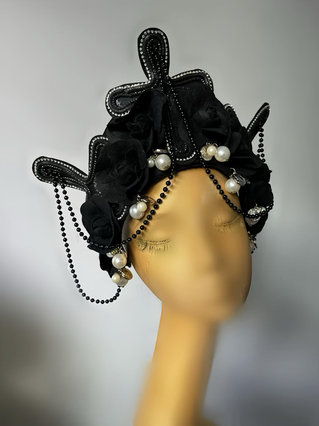 Gothic Lolita Baroque Tiara Headpiece, Black Floral Crown with Cross Detail, Handmade Pearl Beaded Headdress, Dark Fantasy Cosplay